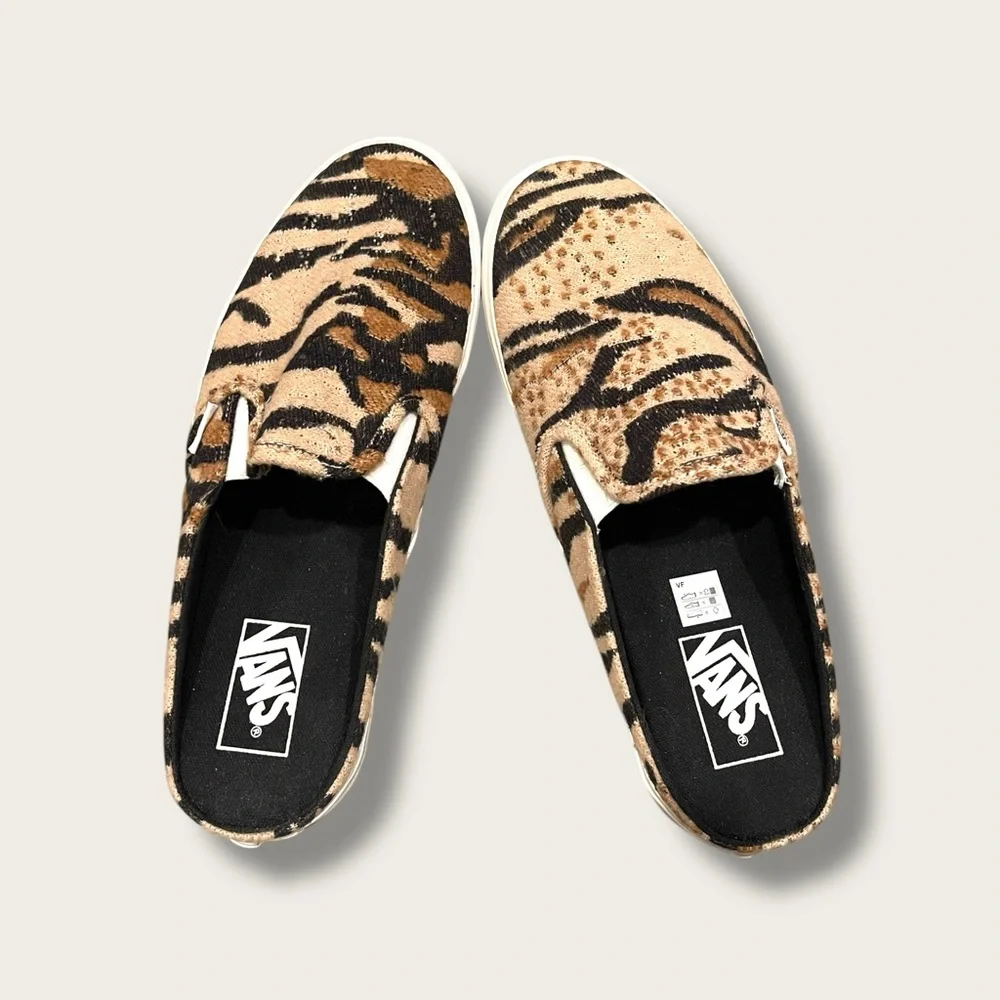 Like New VANS SLIP ON MULES TIGER PRINT - Picture 2 of 3